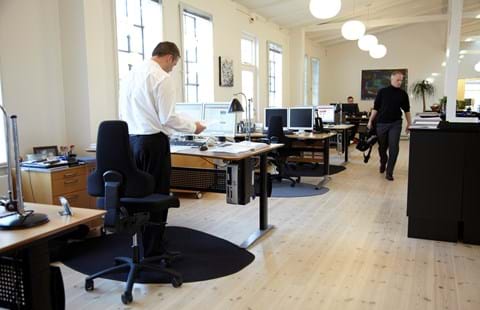 stoleunderlag i filt på kontor arbejdsplads